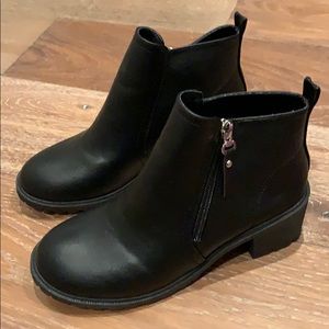 Black boots with zipper